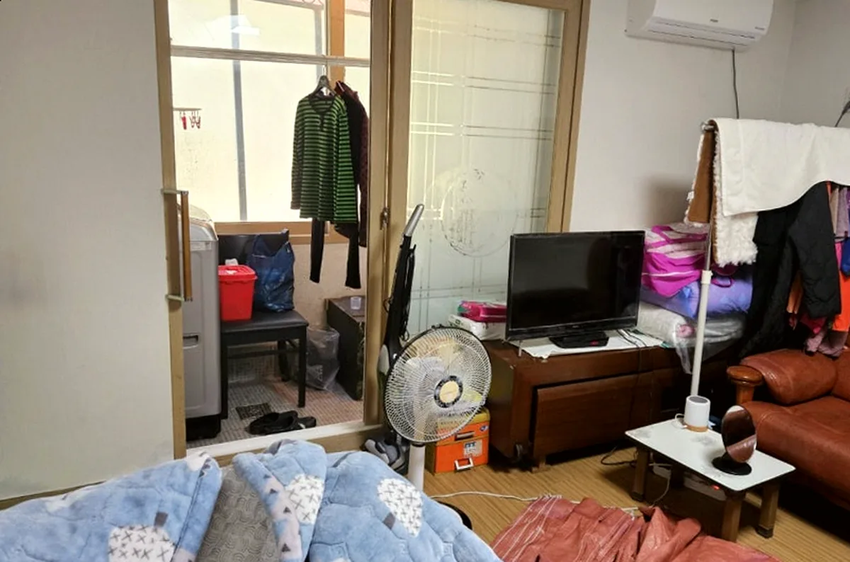 안산 본오동 어머님 댁 방 유품정리 — 행거·소파·TV장을 비운 전후 — 작업 전